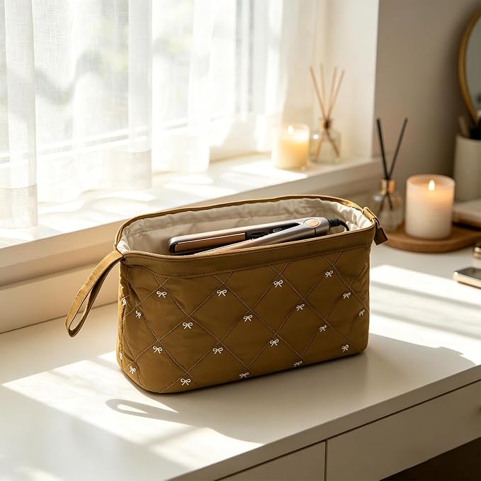 Stratalife Quilted Hair Tools Travel Bag with Polishing Cloth Compatible with Dyson Airwrap Shark Flex Style, Portable Toiletry Bag Hair Dryer Curling Iron Carrying Case Caramel Bow