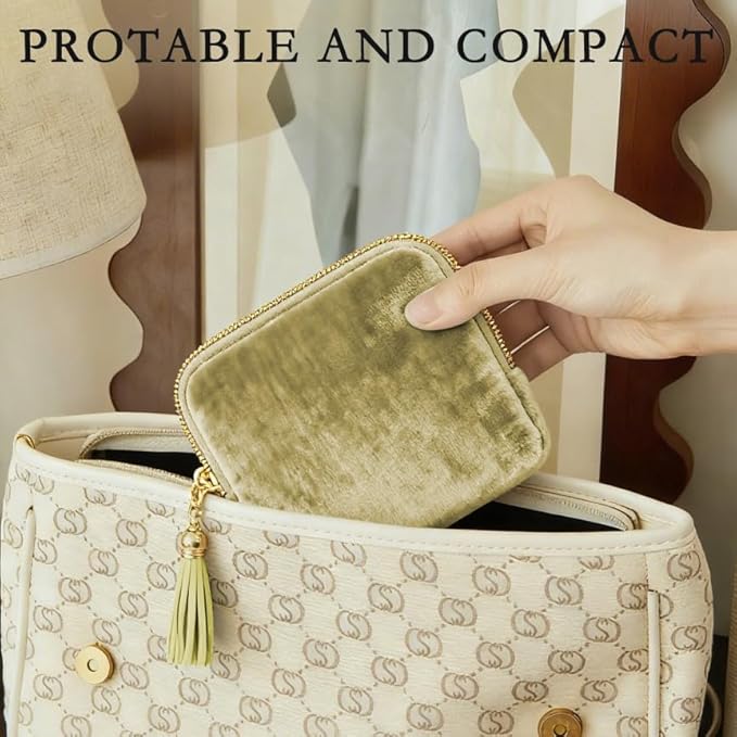 Small Jewelry Travel Case, Portable Travel Jewelry Organizer Soft Velvet Organizer Pouch Mini Travel Jewelry Bag with Zipper for Earring Crystal Bracelet Ring,Anti-Scratch(Grass Green)
