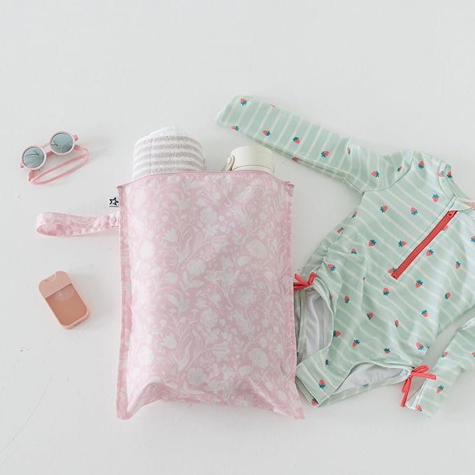 Tiny Twinkle Mess Proof Wet Bags | 2-Pack Reusable Waterproof Wet Bags for Swimsuits | Baby Clothes | Travel & Diaper Bag (Bows,Toile)