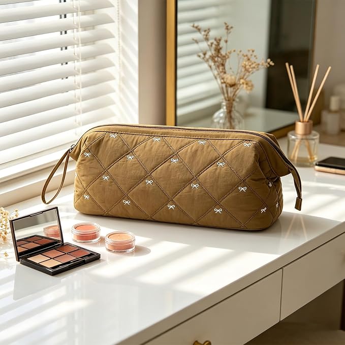 Stratalife Quilted Hair Tools Travel Bag with Polishing Cloth Compatible with Dyson Airwrap Shark Flex Style, Portable Toiletry Bag Hair Dryer Curling Iron Carrying Case Caramel Bow