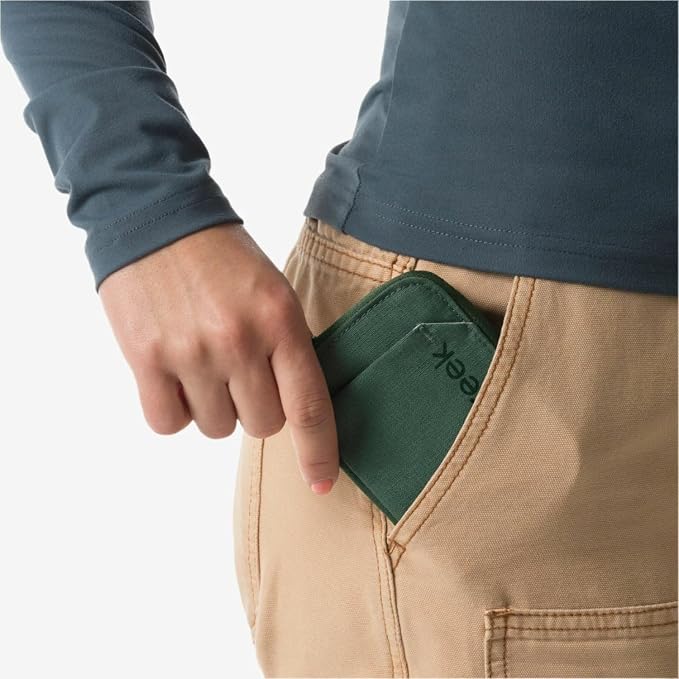 Eagle Creek Stash RFID Wallet – Slim Travel Wallet with RFID Blocking – Secure Passport, Cards & Cash – Lightweight, Water-Resistant Nylon – Zipper Closure – Unisex Design - Grass Green