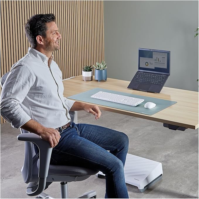 Fellowes Alumia??Portable Laptop Stand ??Black ??Height and Angle Adjustable Laptop Riser, Ergonomic and Foldable Aluminium Design for Home, Office or Hybrid Working, Made from Recycled Materials