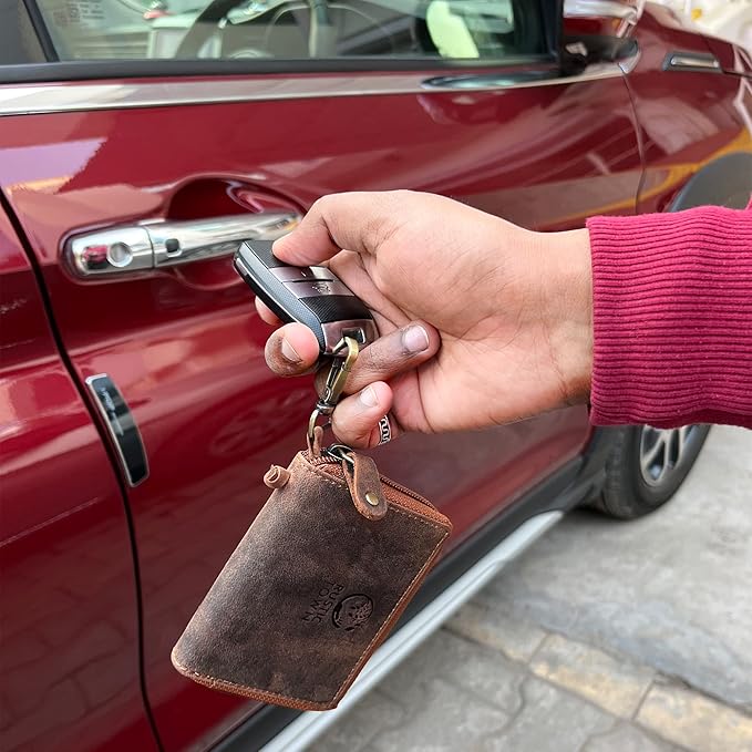 RUSTIC TOWN Leather Key Holder Case - Zippered Key Organizer Wallet with 8 Hooks for Keys, Cash & Card - Gift for Men Women